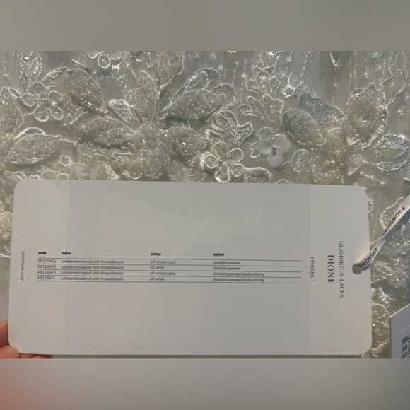 Pronovias Dione wedding dress - Picture 10 of 17